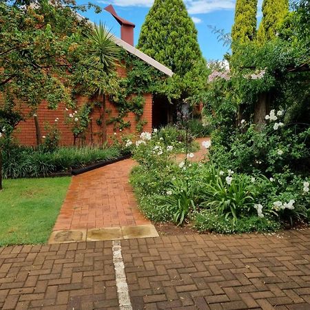 Camelia Guest House Bloemfontein Extérieur photo
