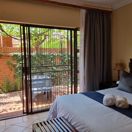 Camelia Guest House Bloemfontein Extérieur photo