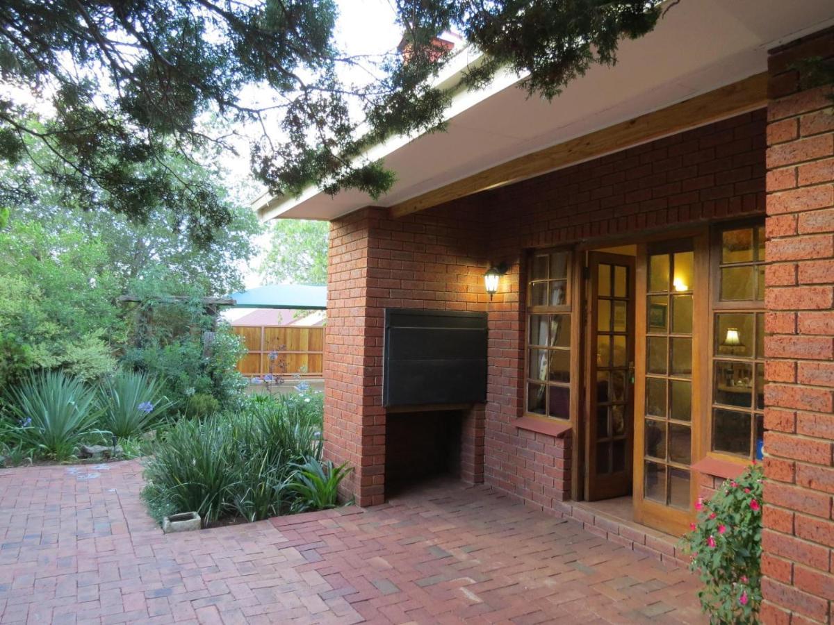 Camelia Guest House Bloemfontein Extérieur photo