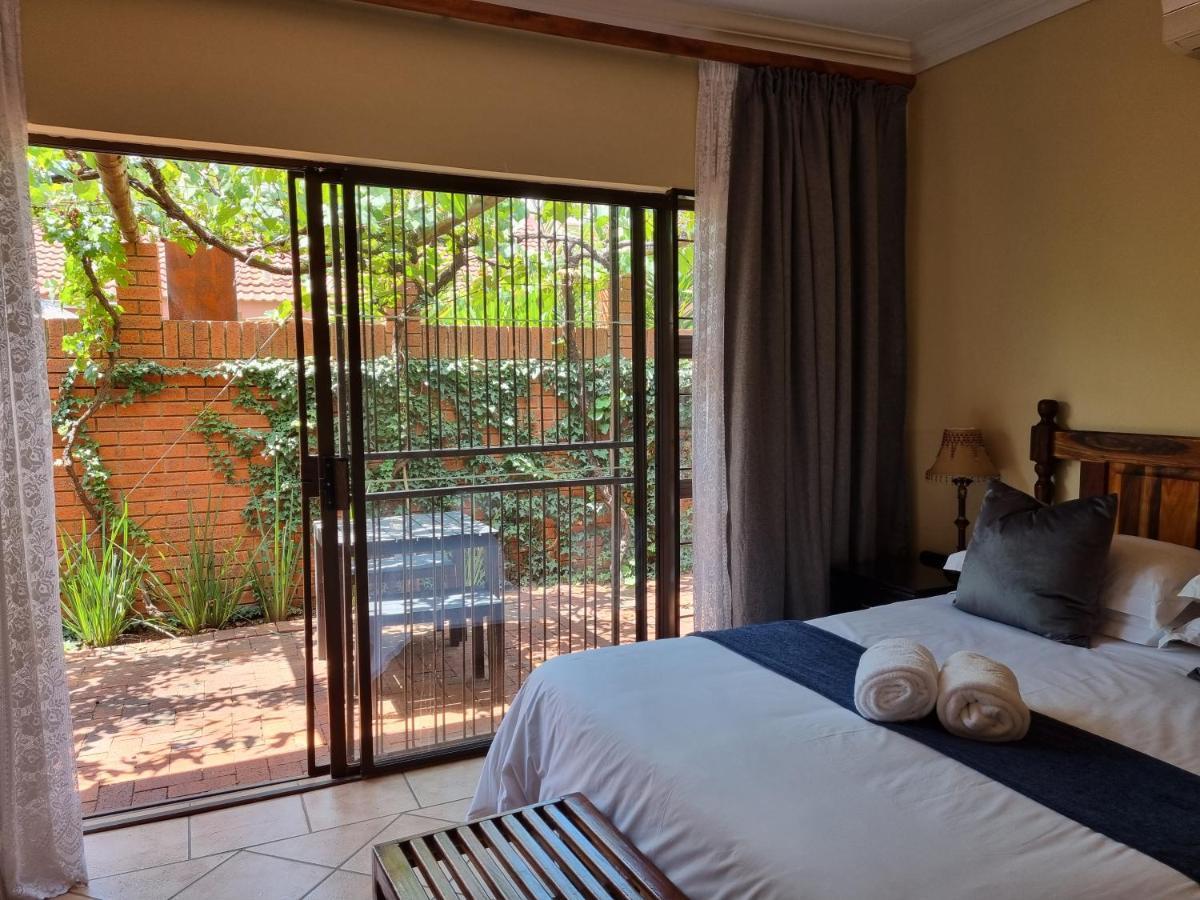 Camelia Guest House Bloemfontein Extérieur photo