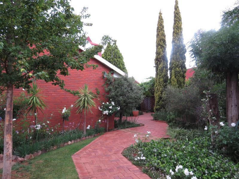 Camelia Guest House Bloemfontein Extérieur photo