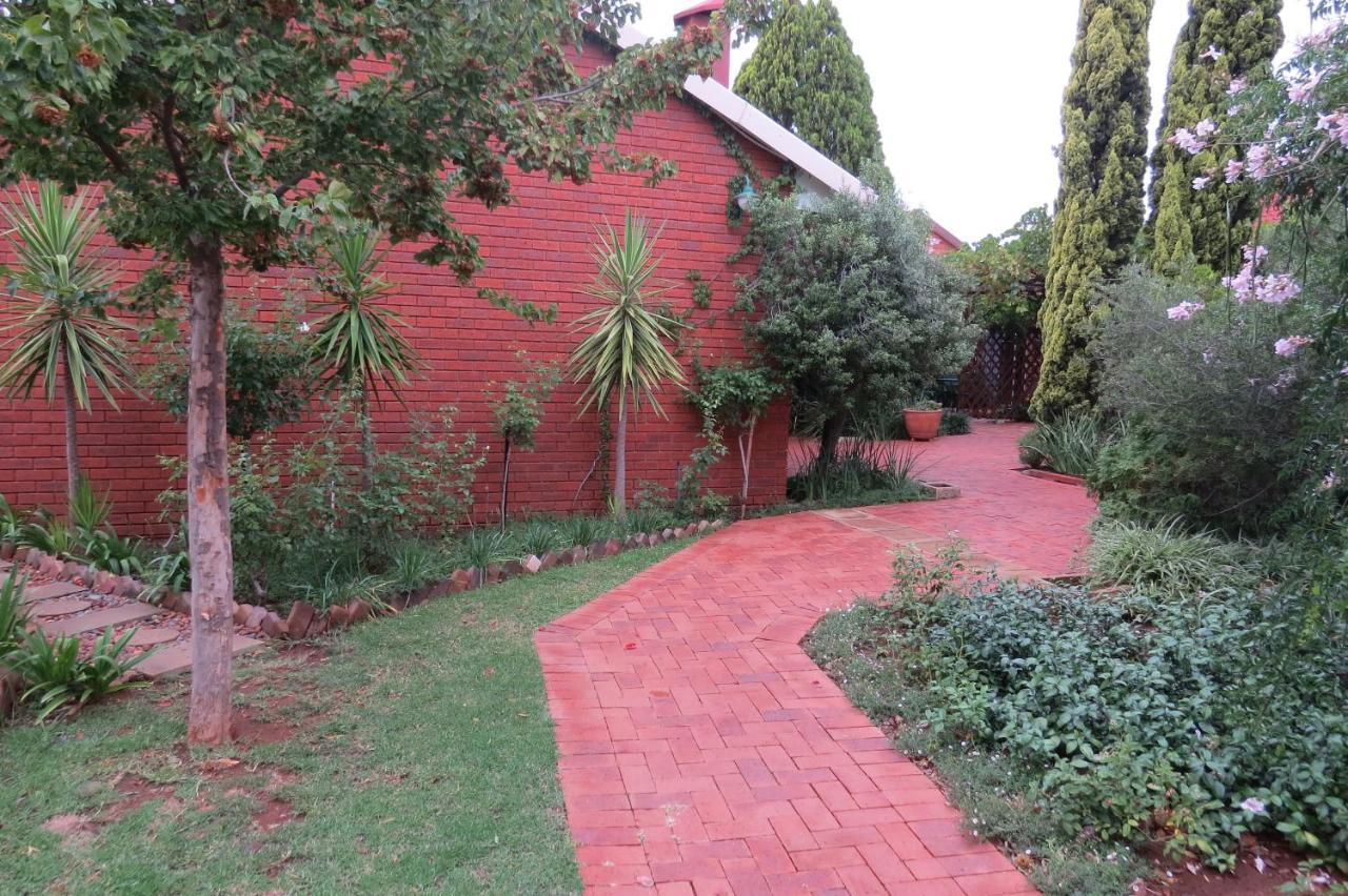 Camelia Guest House Bloemfontein Extérieur photo