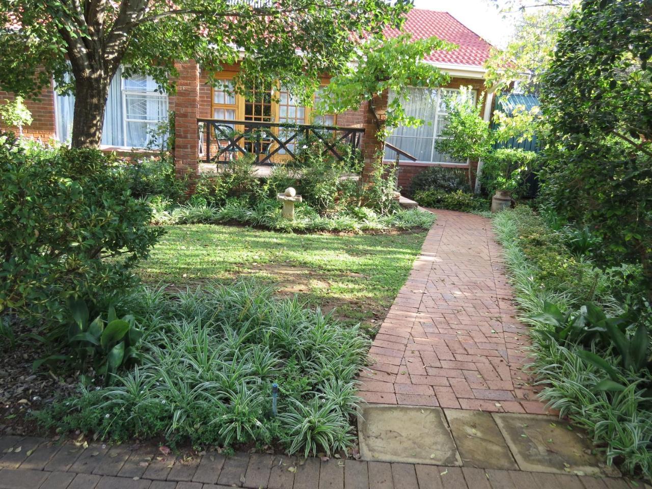 Camelia Guest House Bloemfontein Extérieur photo
