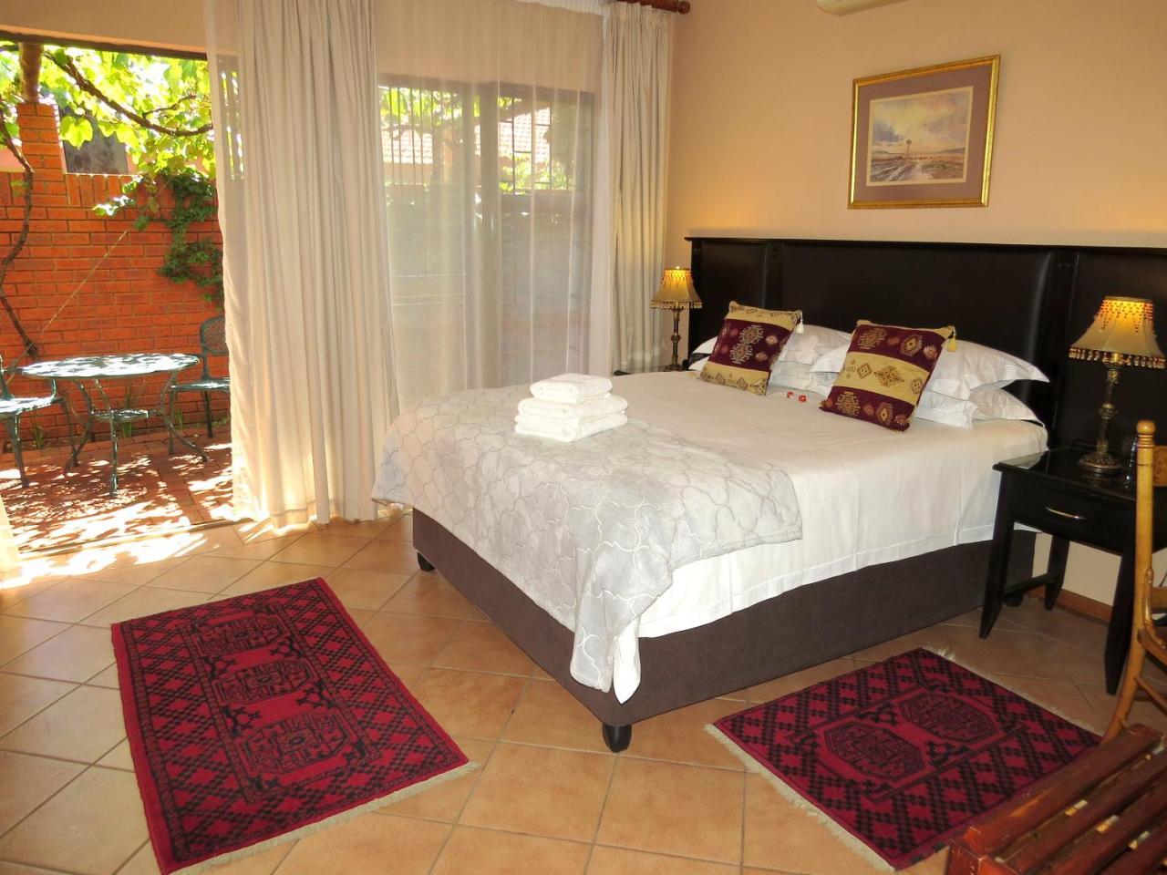 Camelia Guest House Bloemfontein Extérieur photo