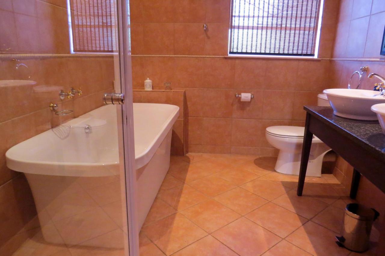 Camelia Guest House Bloemfontein Extérieur photo