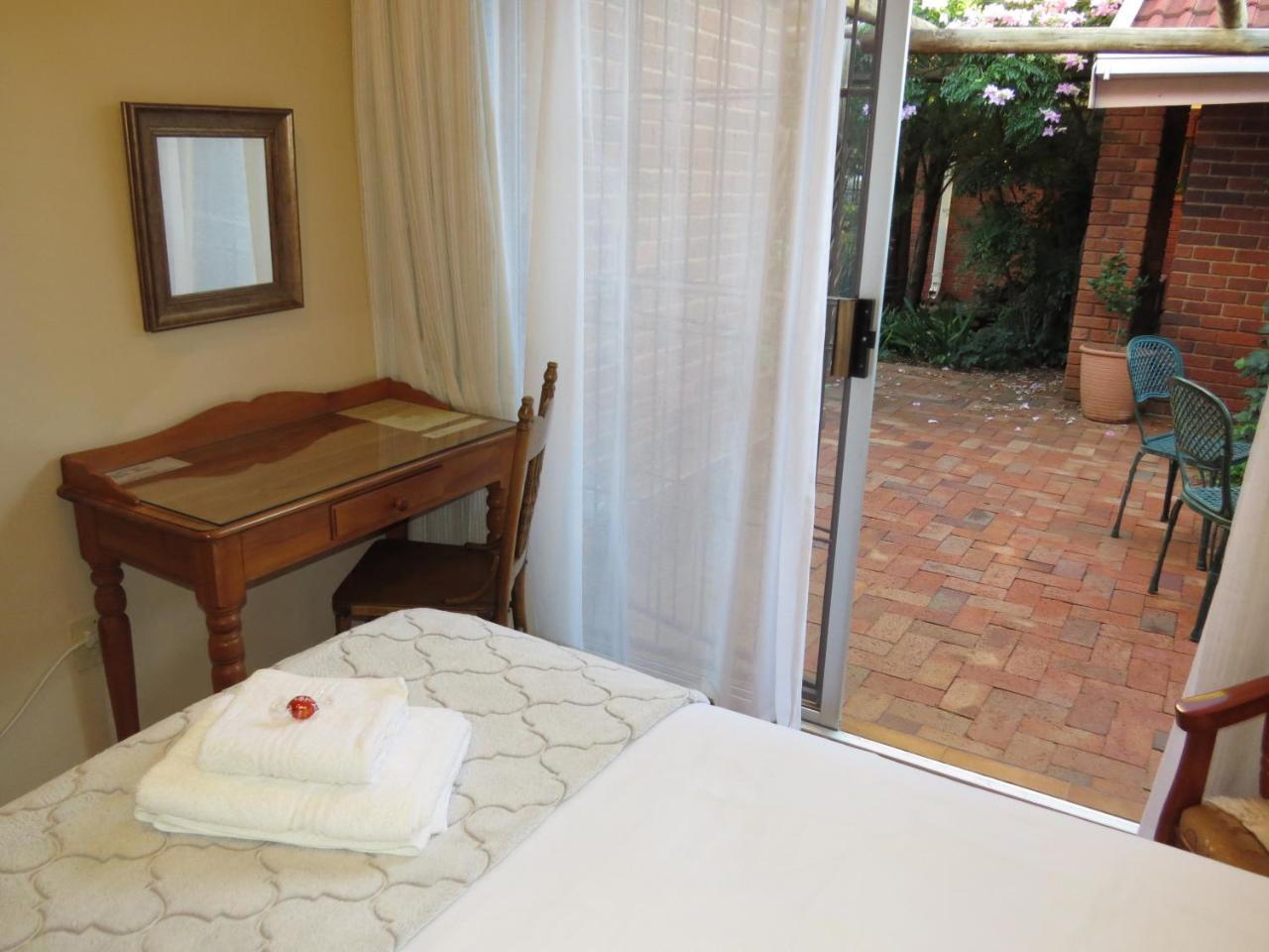 Camelia Guest House Bloemfontein Extérieur photo